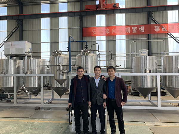 河南艾克斯外贸公司张经理一行来江南APP体育官网登陆公司考察